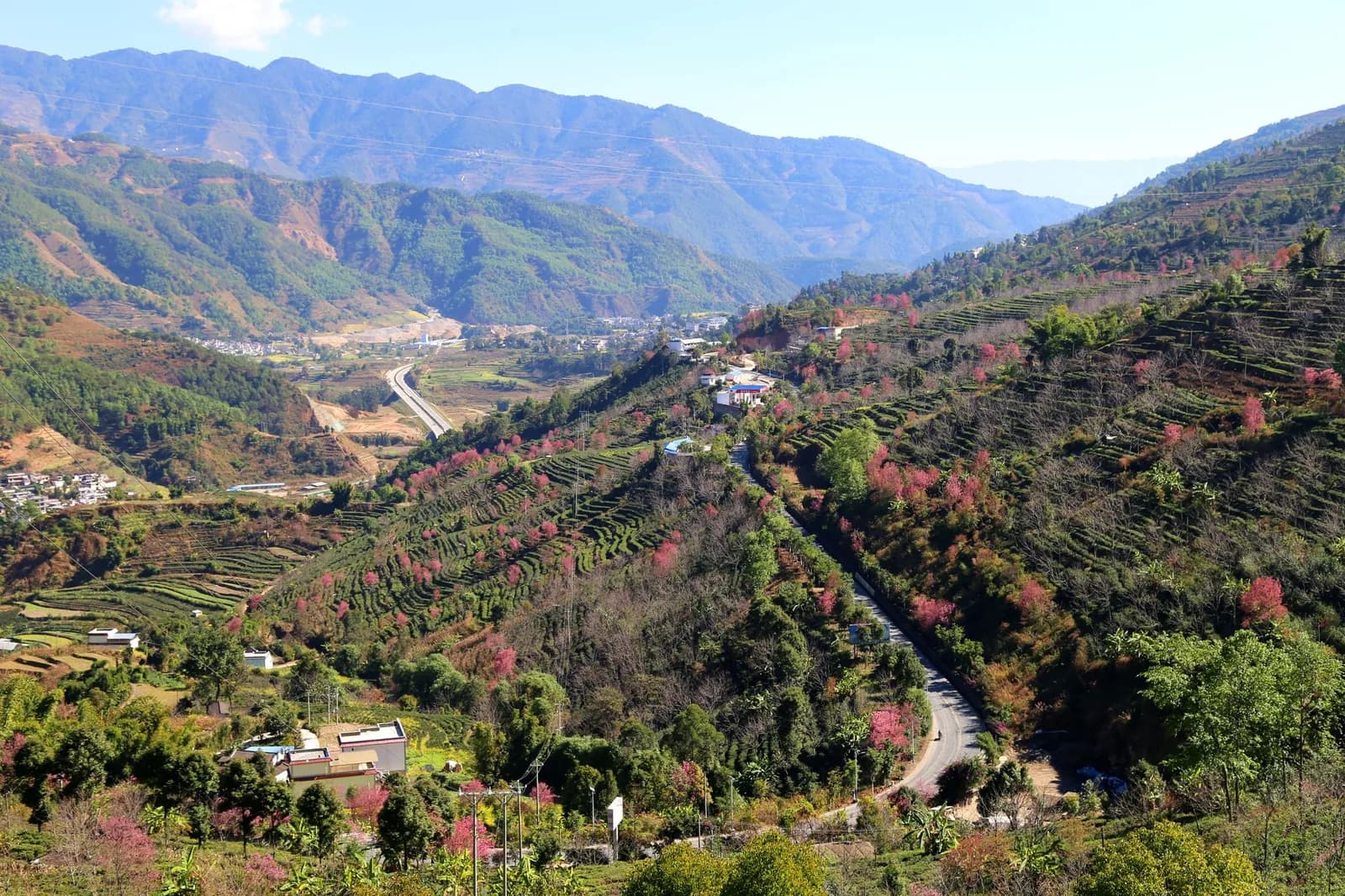 凤庆群山峡谷自然风光