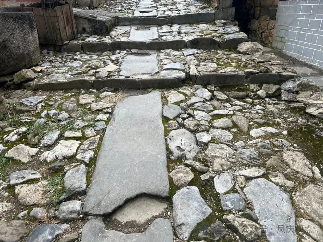 鲁史古镇石板路与岁月印记