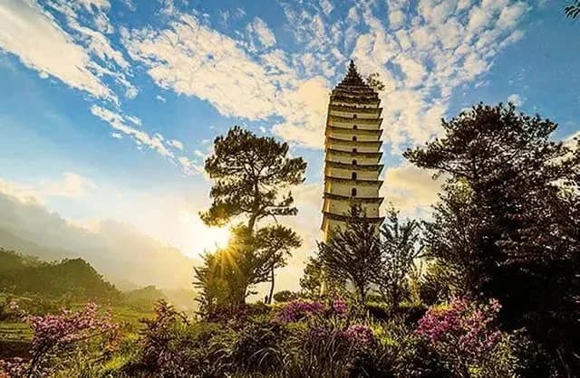 凤庆红龟山文笔塔
